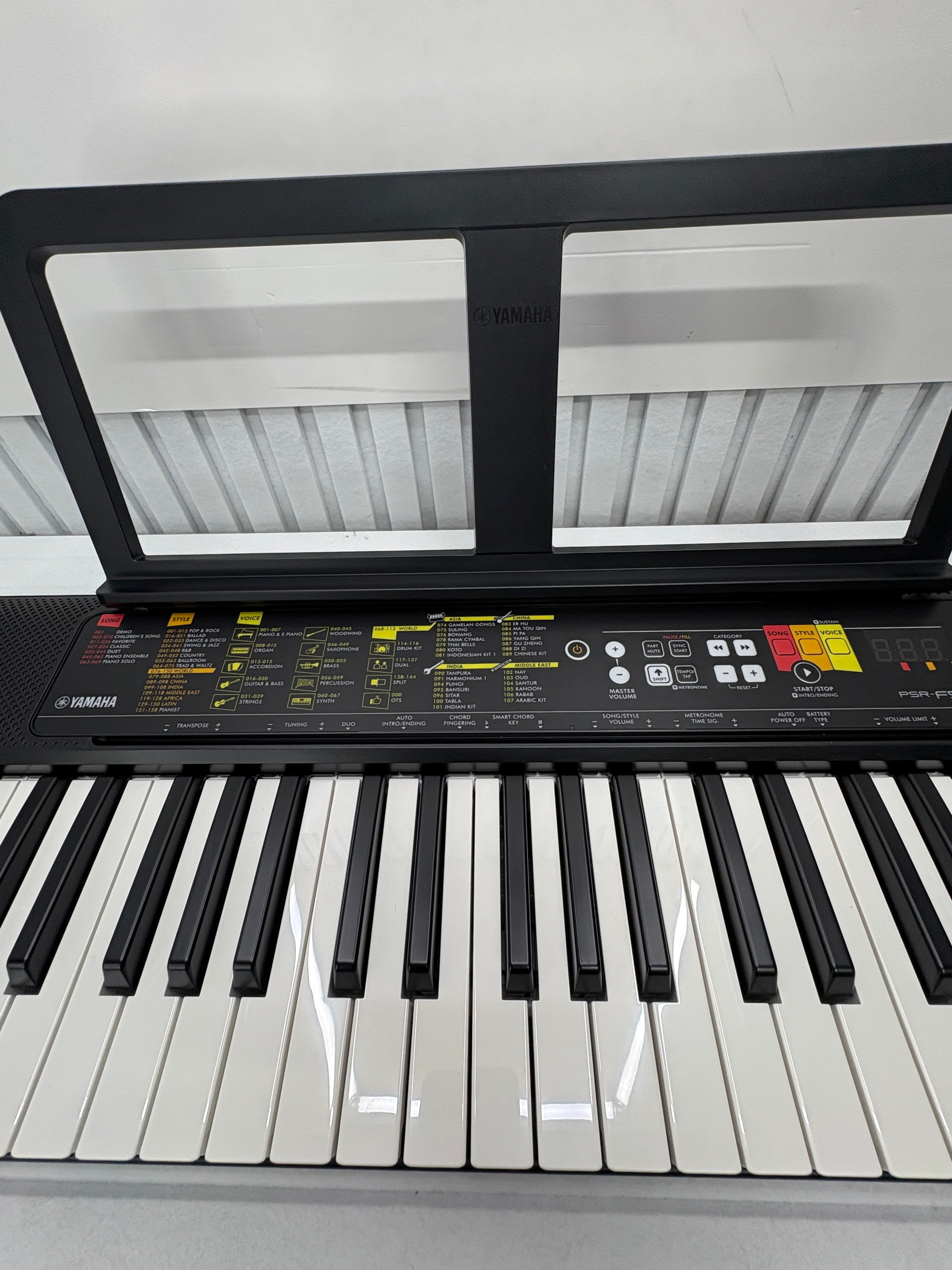 Yamaha PSR-F52 Digital Keyboard 61 Tasten