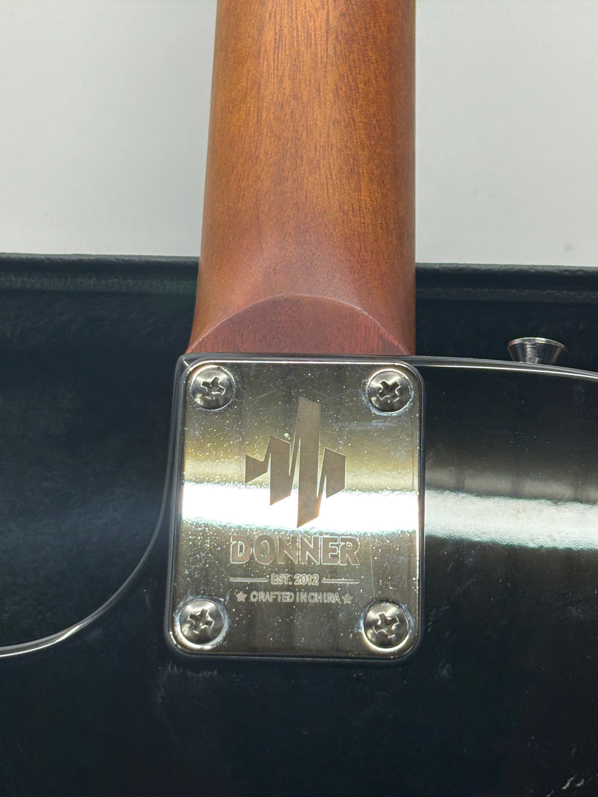 Donner DLP-124S E-Gitarre Sunburst inkl. Gator Hartschalenkoffer