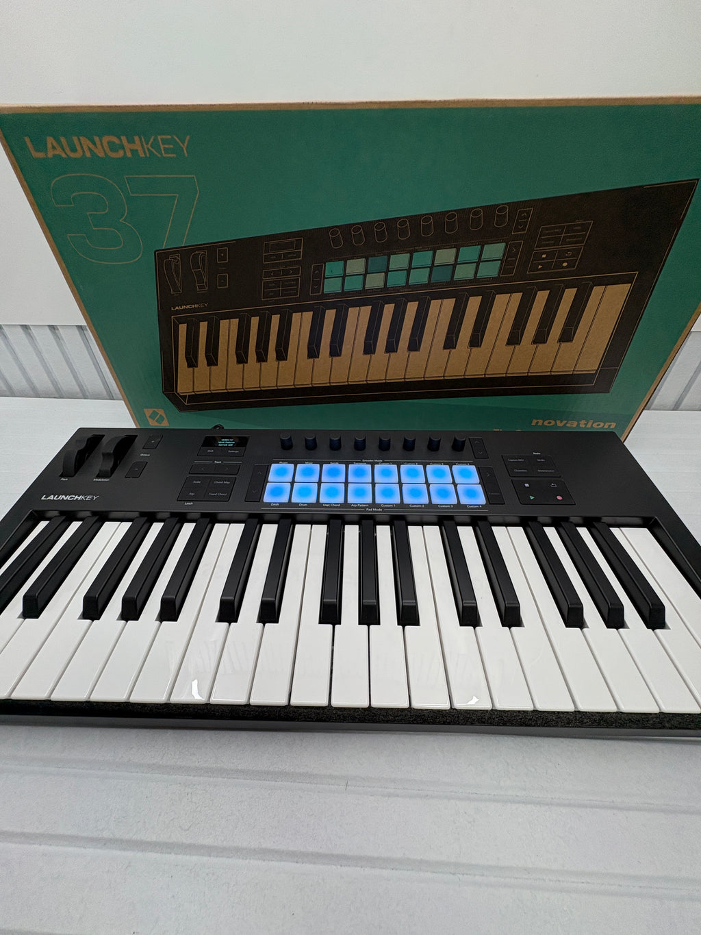 Novation Launchkey 37 MK4 MIDI Keyboard