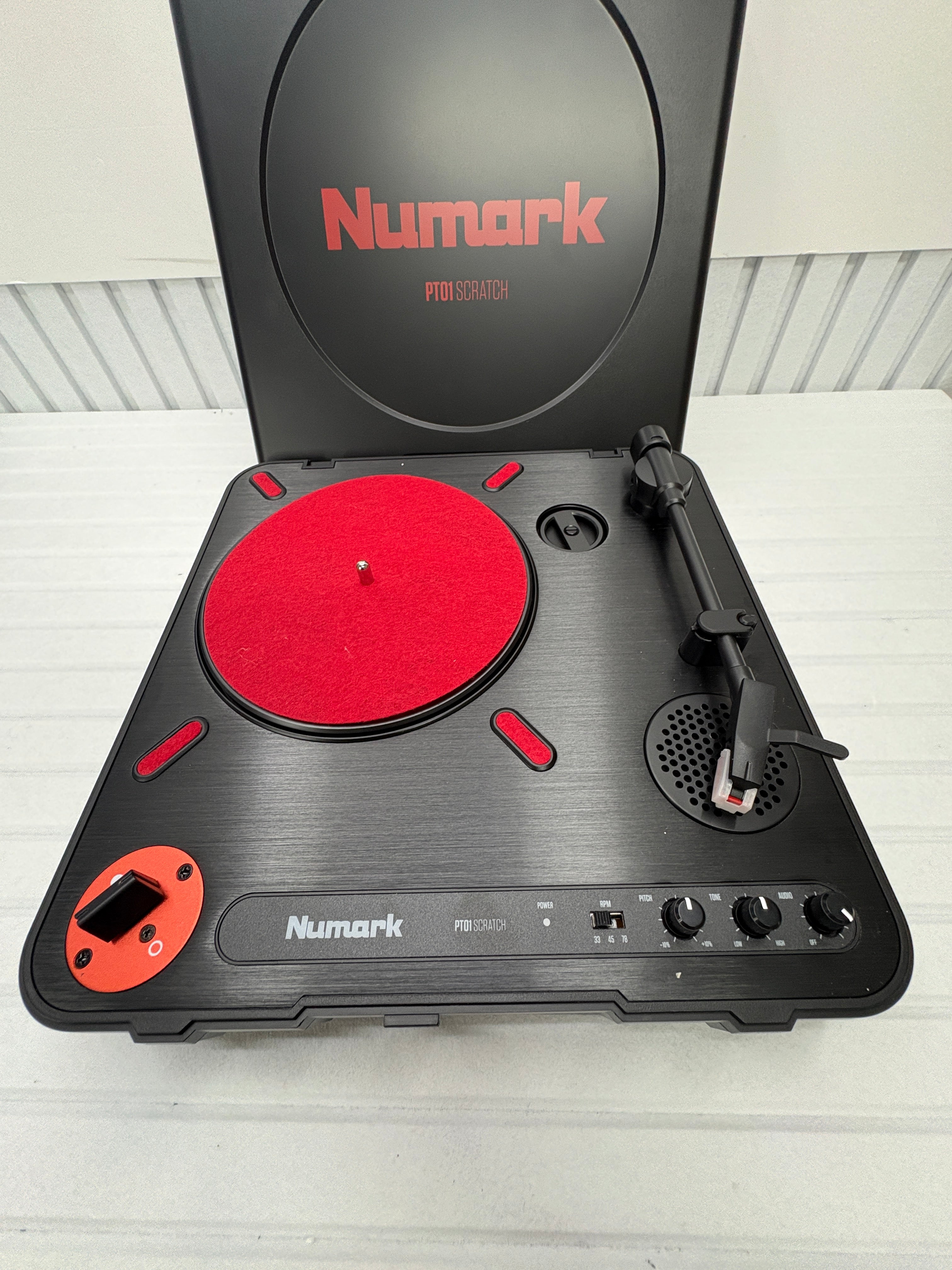 Numark PT01 Scratch – Portabler DJ Plattenspieler