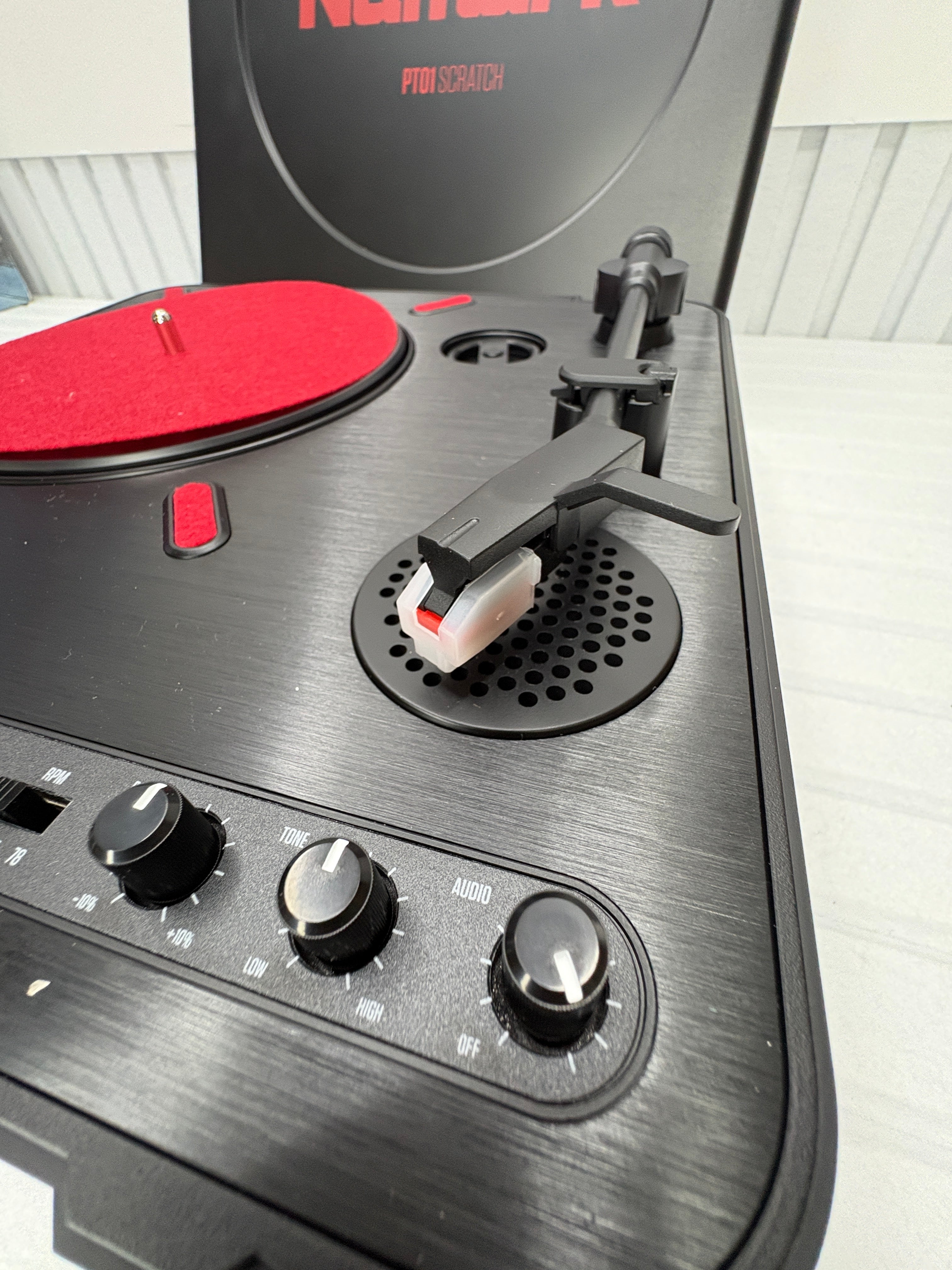 Numark PT01 Scratch – Portabler DJ Plattenspieler