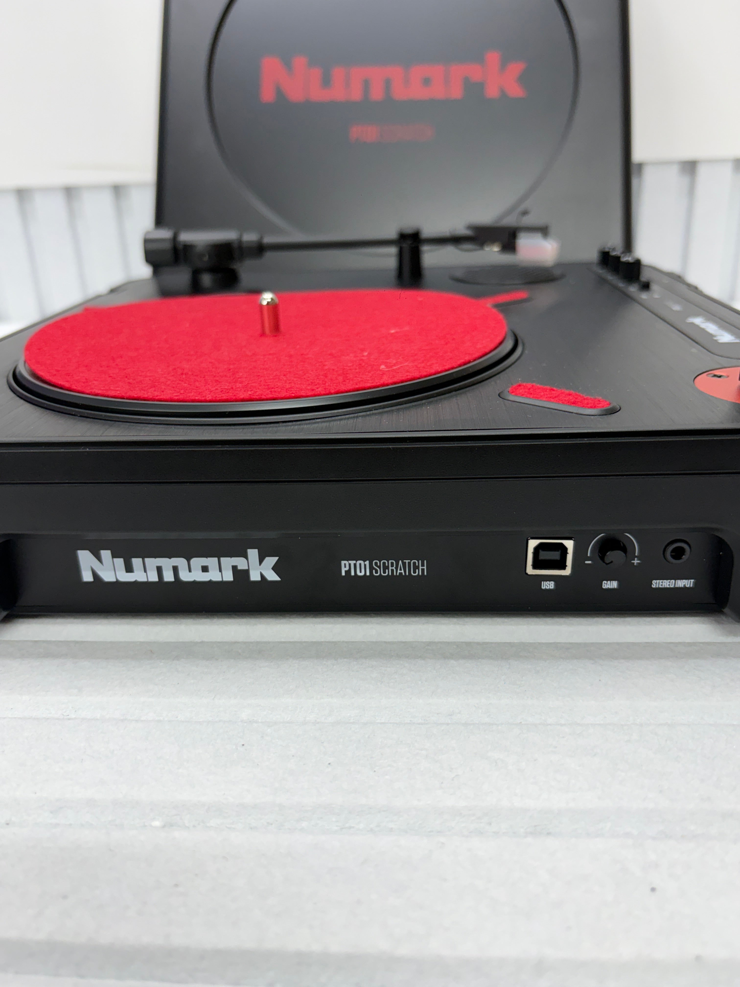 Numark PT01 Scratch – Portabler DJ Plattenspieler