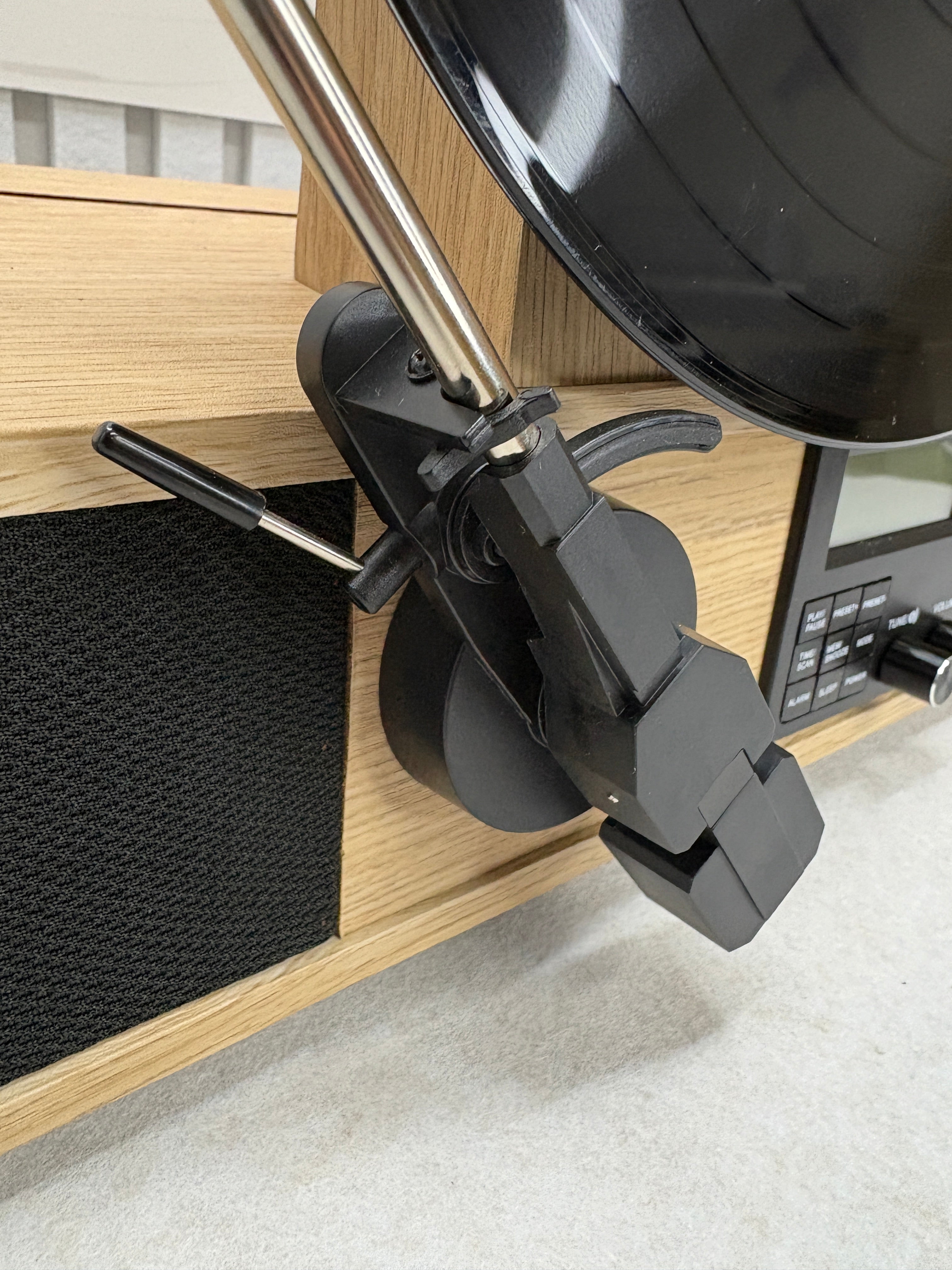 Fuse Vertikaler Plattenspieler Vinyl-Player BT, FM