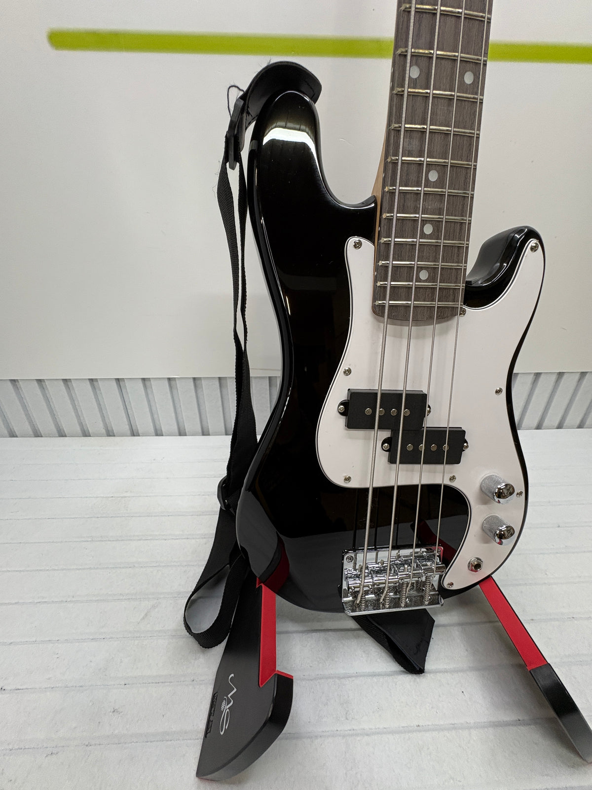 3rd Avenue 3/4 Mini E-Bass – 4 Saiten – Short Scale