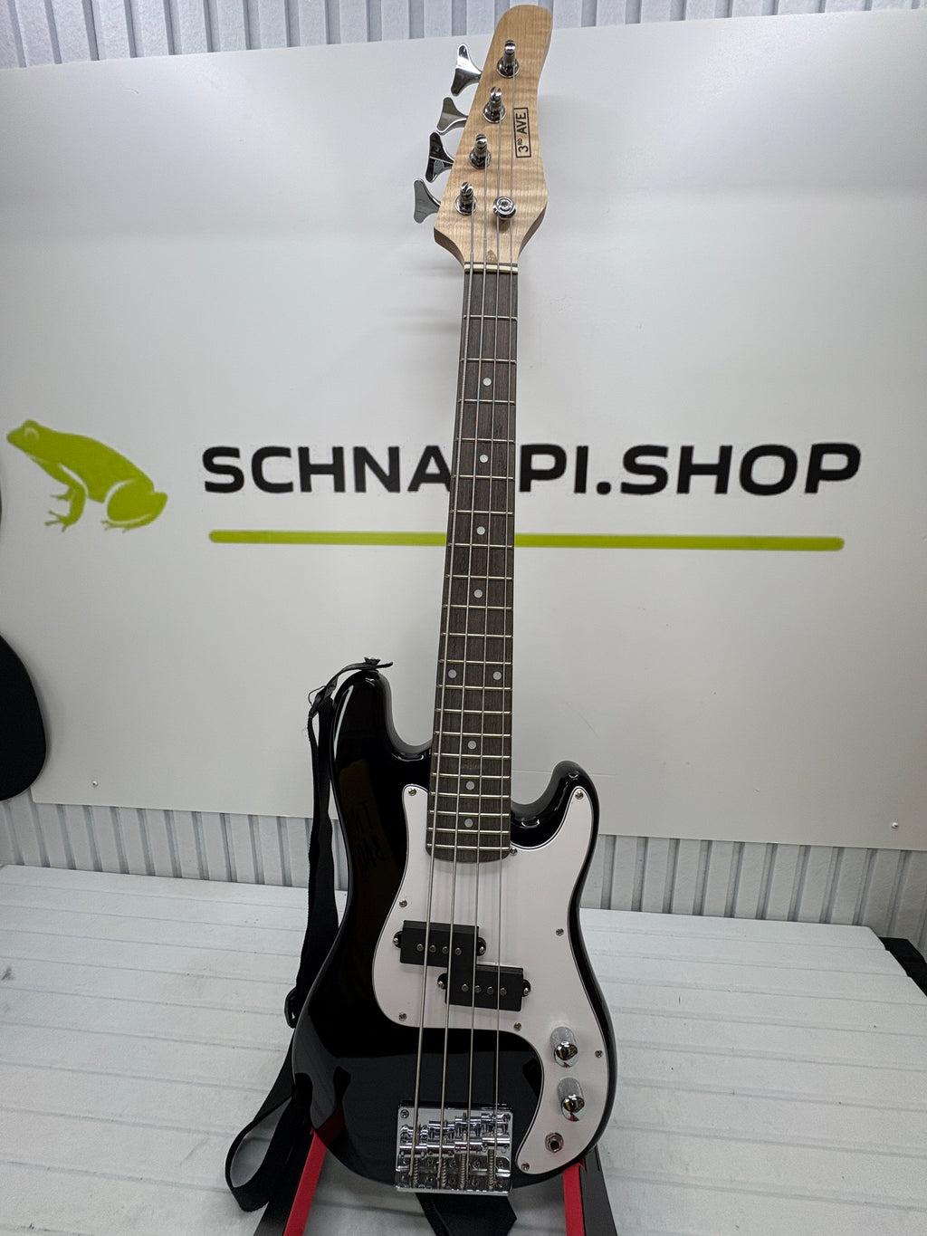 3rd Avenue 3/4 Mini E-Bass – 4 Saiten – Short Scale