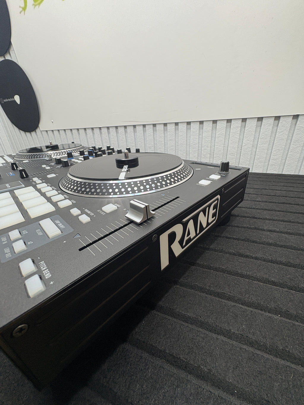 RANE ONE, DJ-Controller für Serato DJ