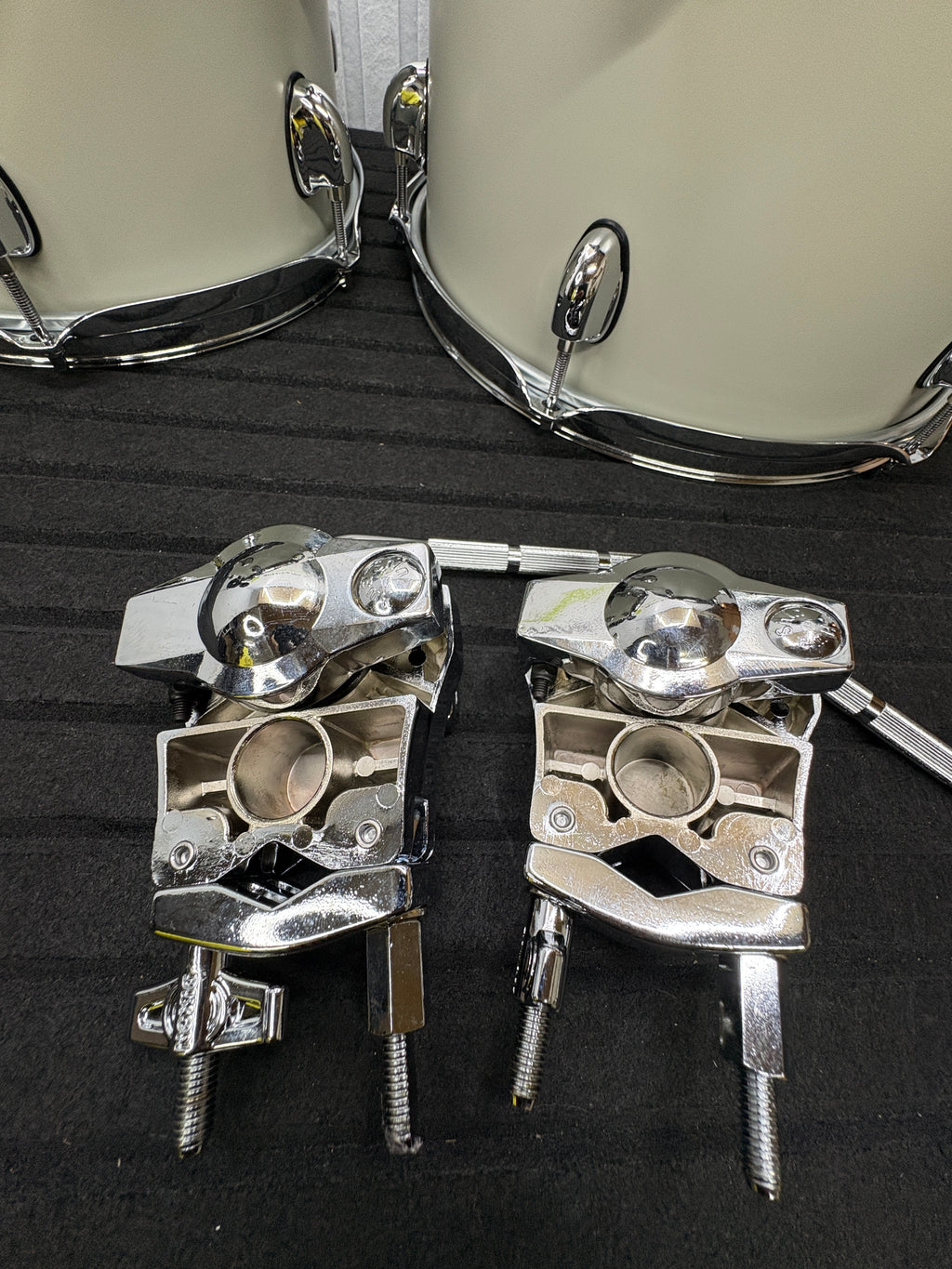 Dixon Cornerstone Tom Set 10" + 12" inkl. 2 Tomhalter – Satin Cement Grey