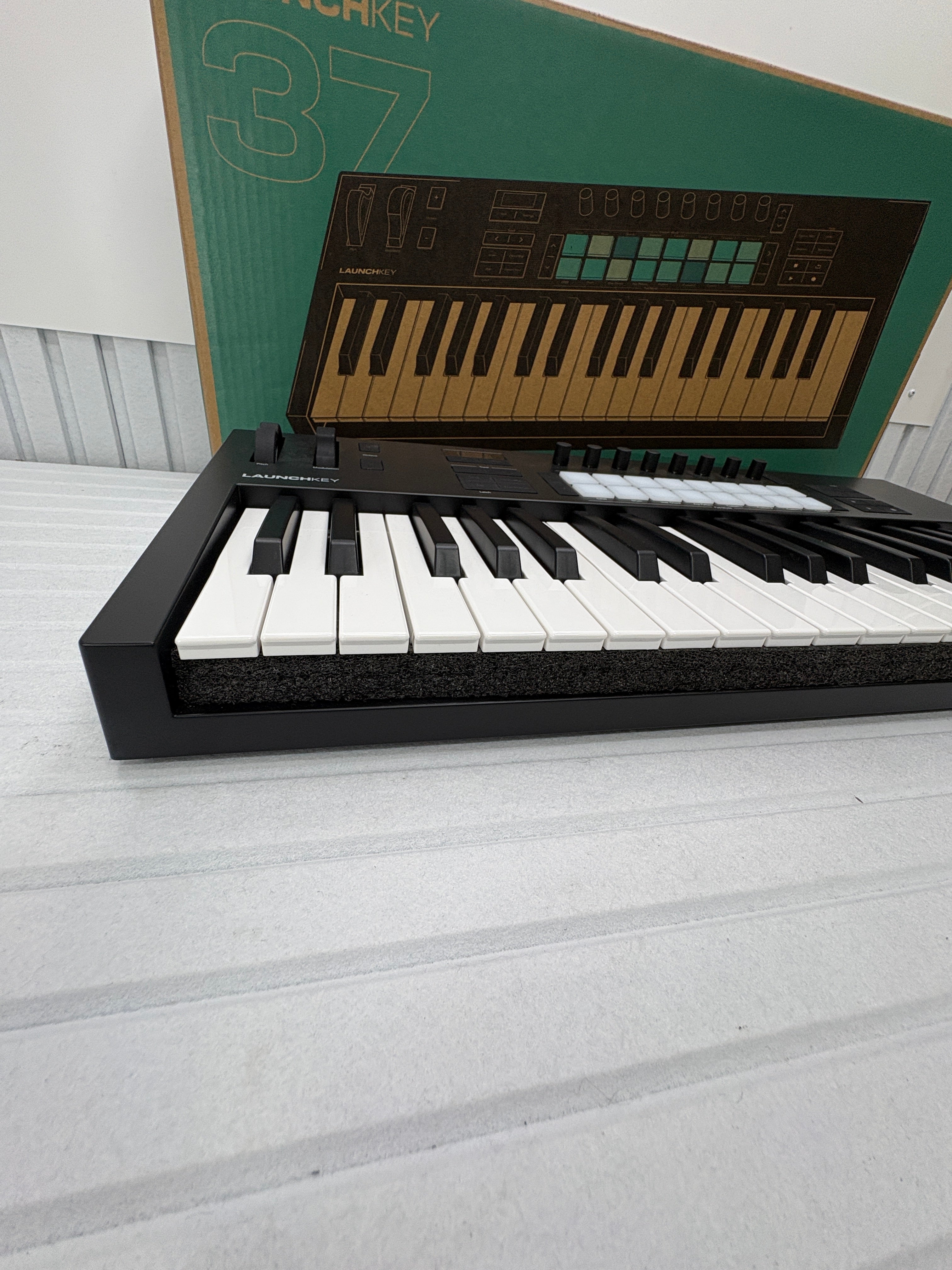 Novation Launchkey 37 MK4 MIDI Keyboard