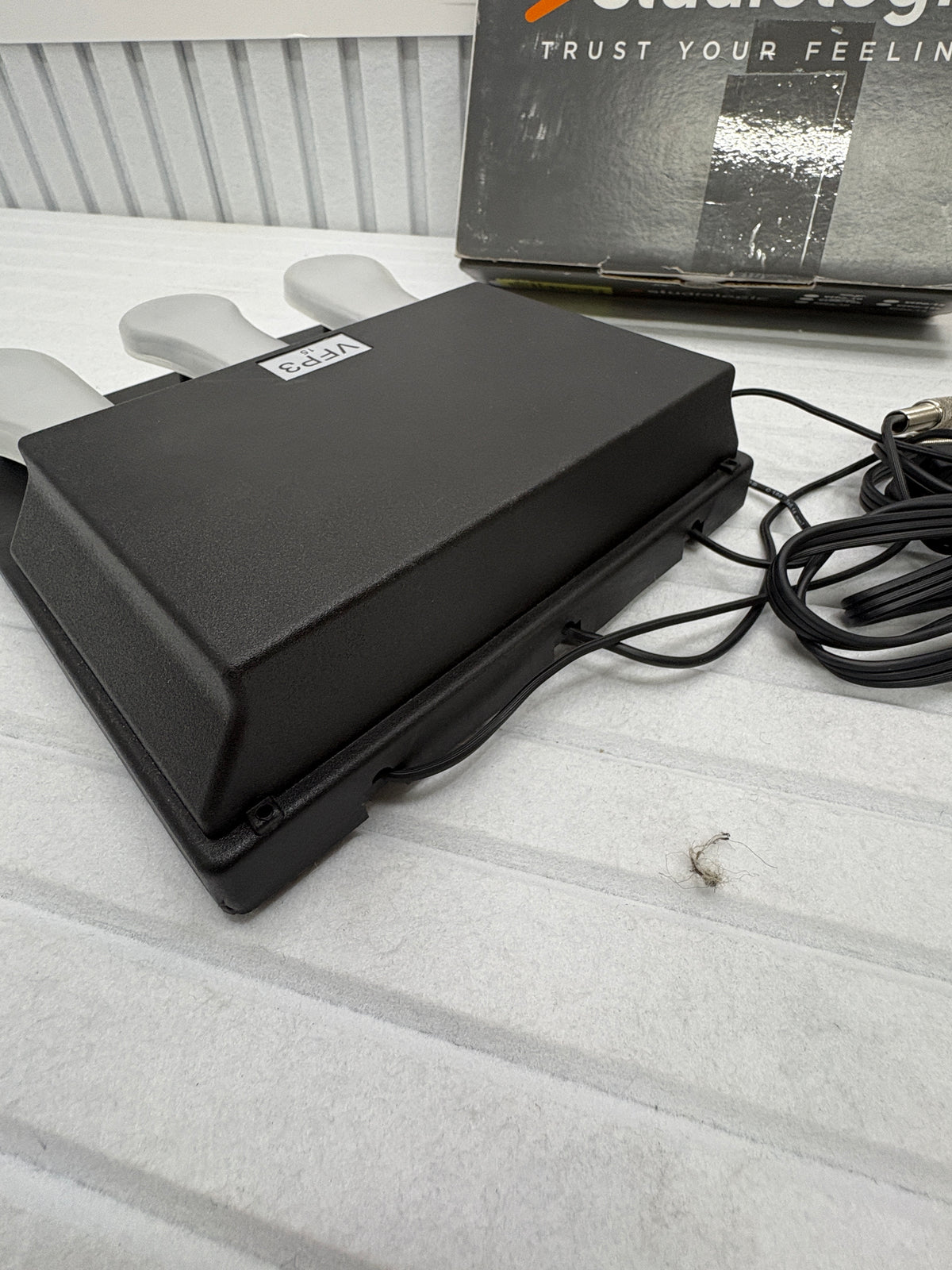 Studiologic VFP 3/15 S – Dreifach-Pedal für Digitalpiano / Keyboard