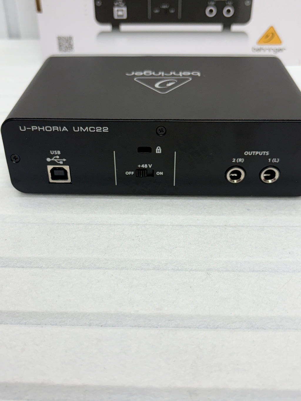 Behringer U-Phoria UMC22 USB Audio Interface – MIDAS Preamp