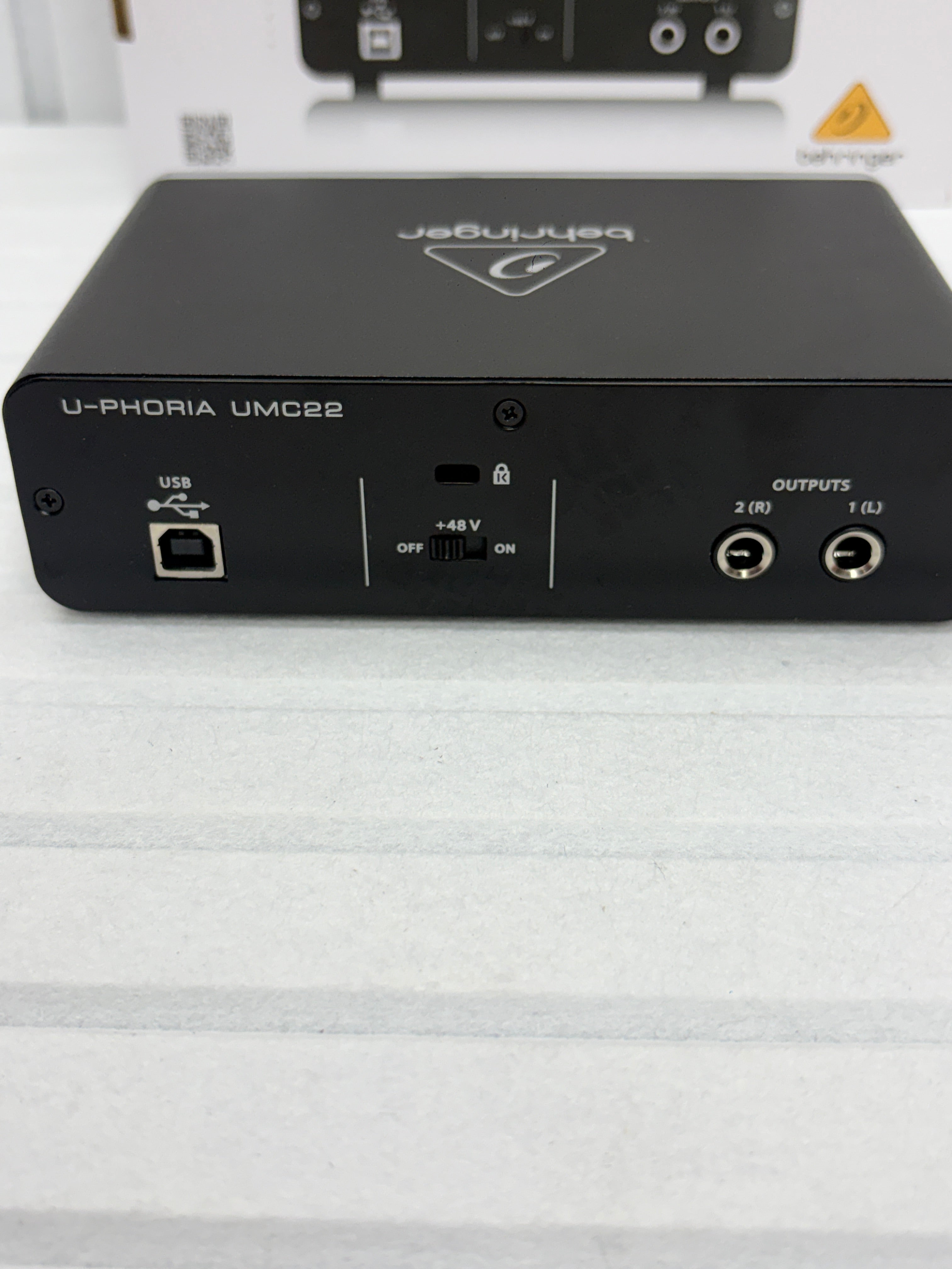 Behringer U-Phoria UMC22 USB Audio Interface – MIDAS Preamp