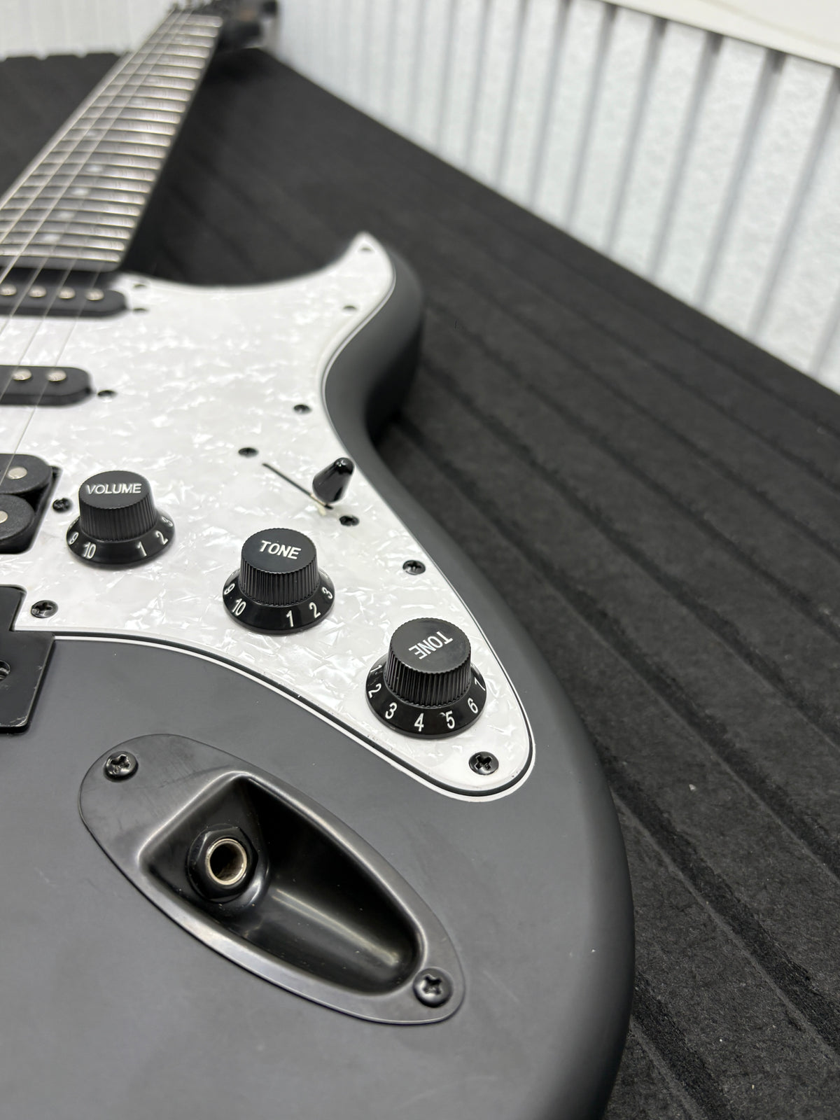 WINZZ HSS E-Gitarre 4/4 Full Size Schwarz inkl. Tasche