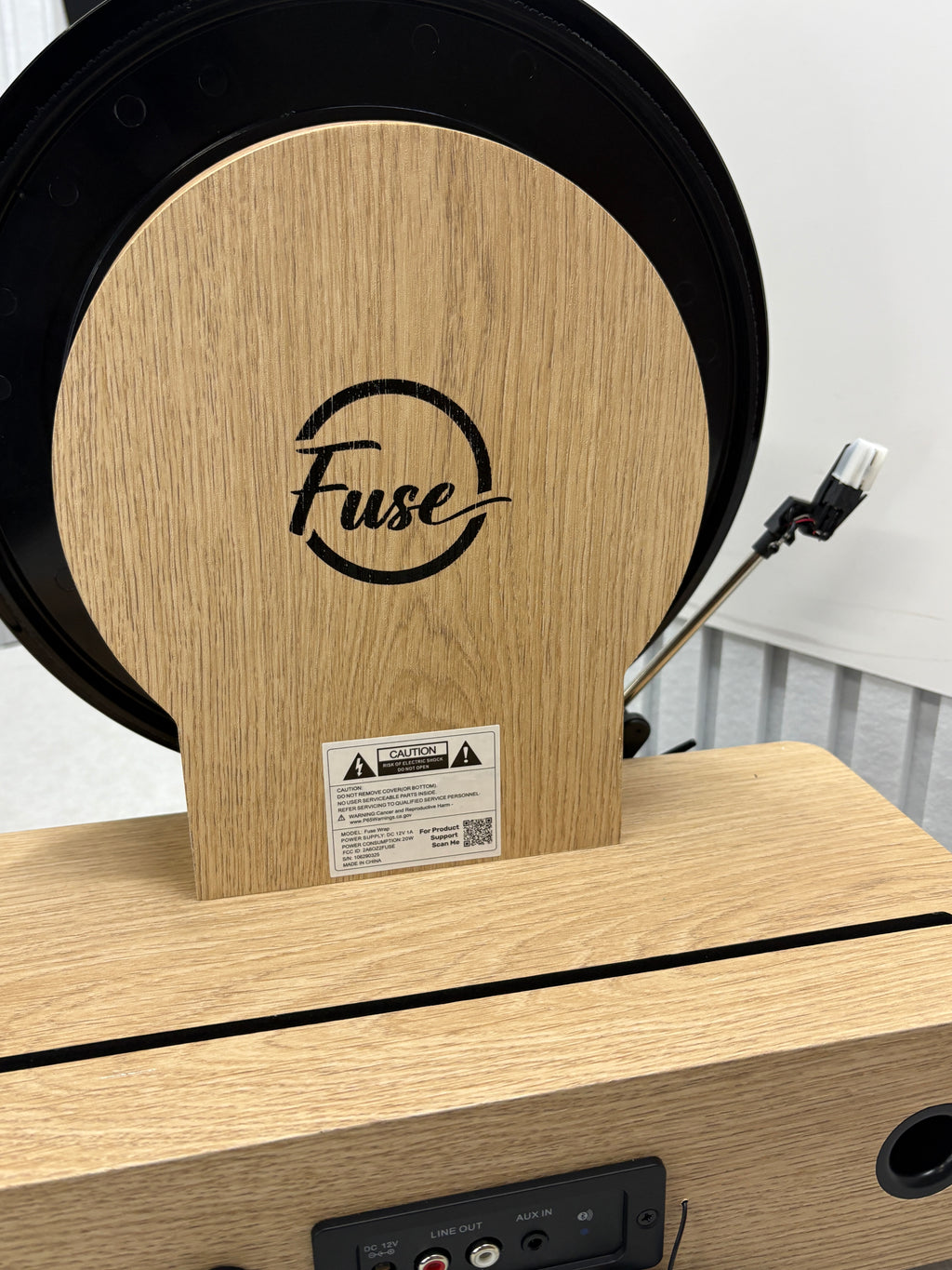 Fuse Vertikaler Plattenspieler Vinyl-Player BT, FM