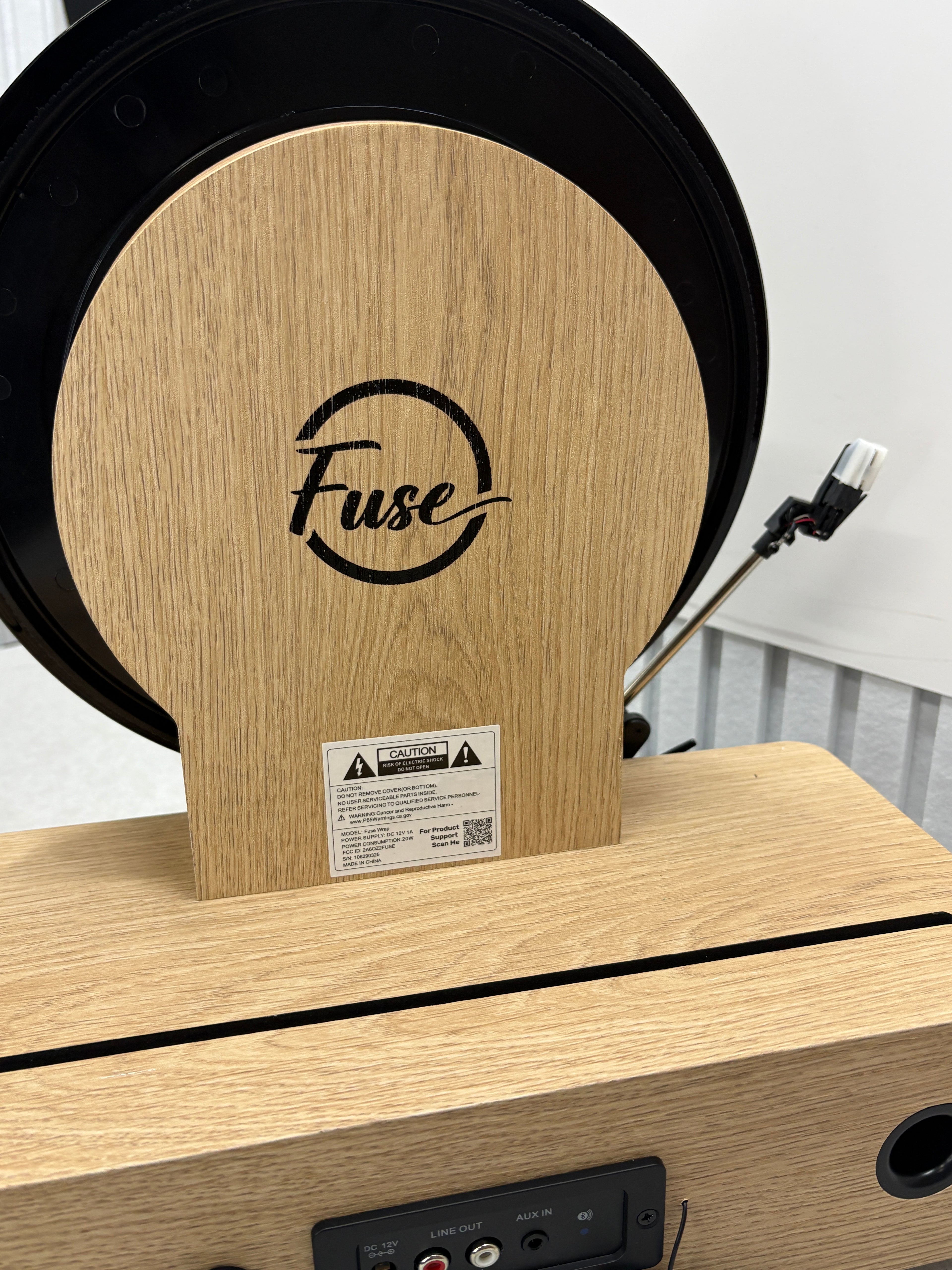 Fuse Vertikaler Plattenspieler Vinyl-Player BT, FM