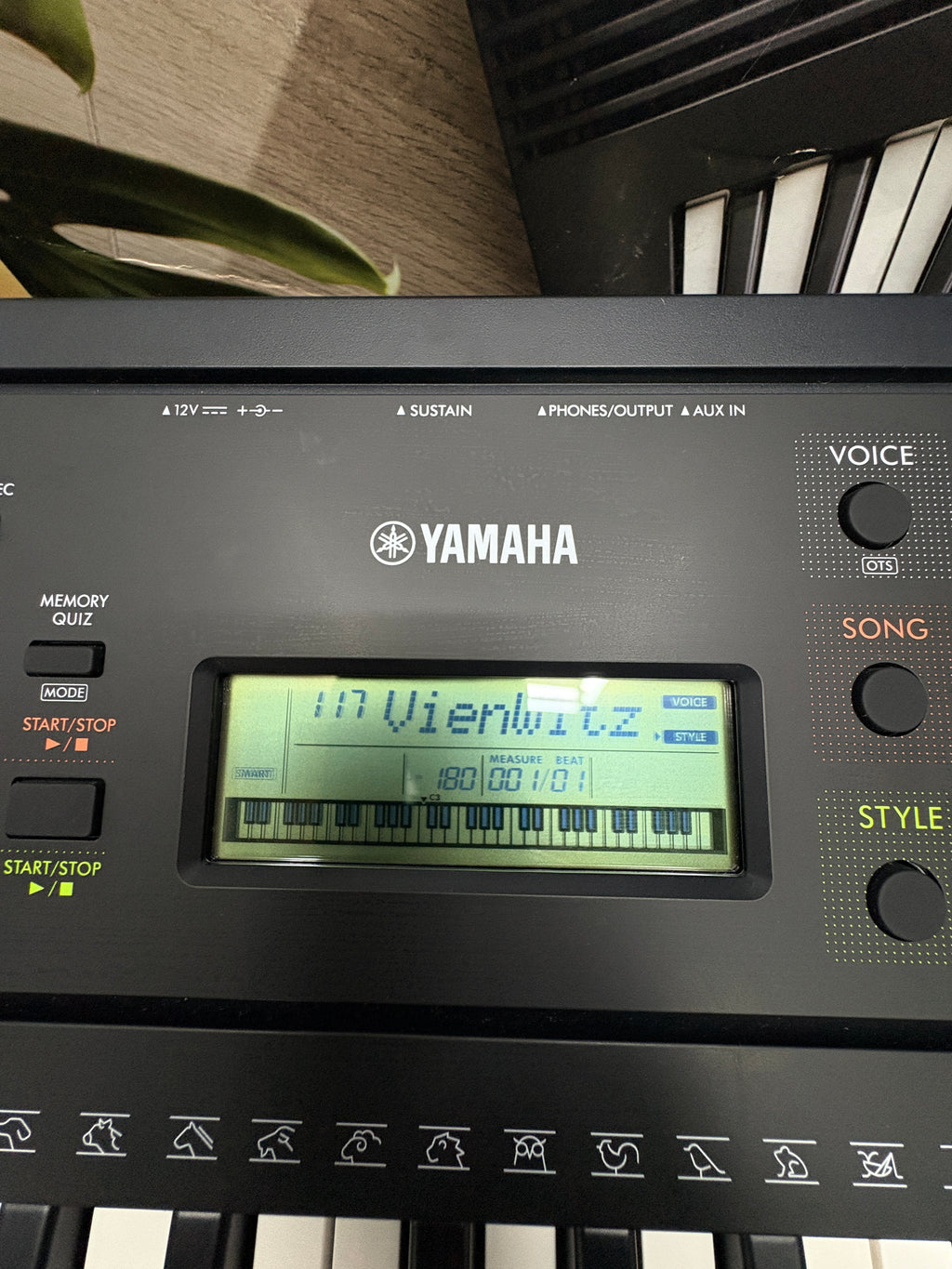 Yamaha PSR-E283 Tragbares Keyboard
