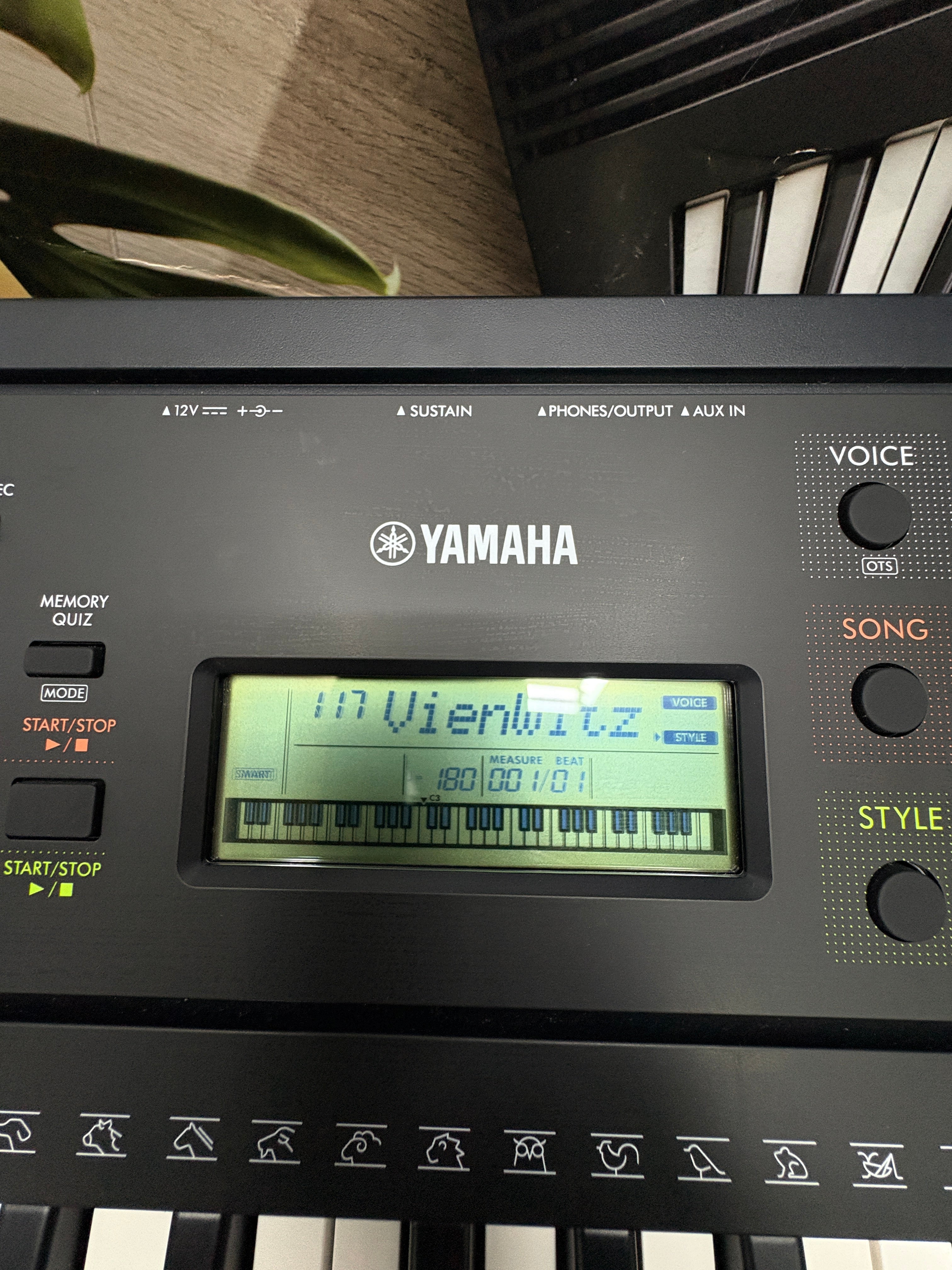 Yamaha PSR-E283 Tragbares Keyboard
