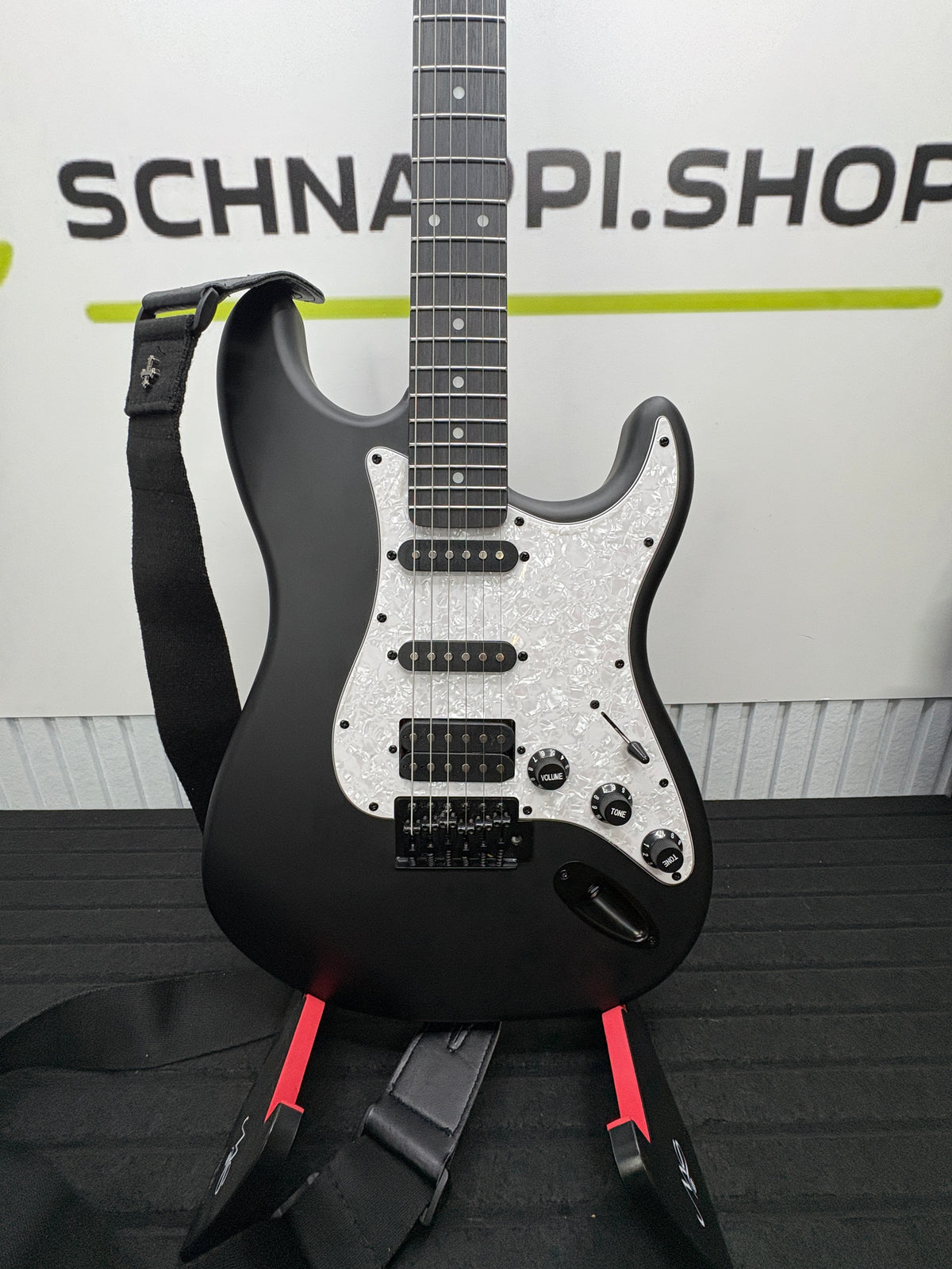 WINZZ HSS E-Gitarre 4/4 Full Size Schwarz inkl. Tasche