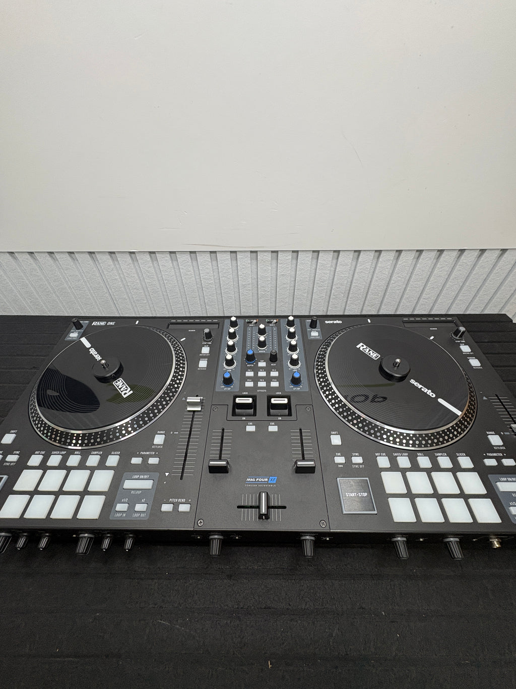 RANE ONE, DJ-Controller für Serato DJ