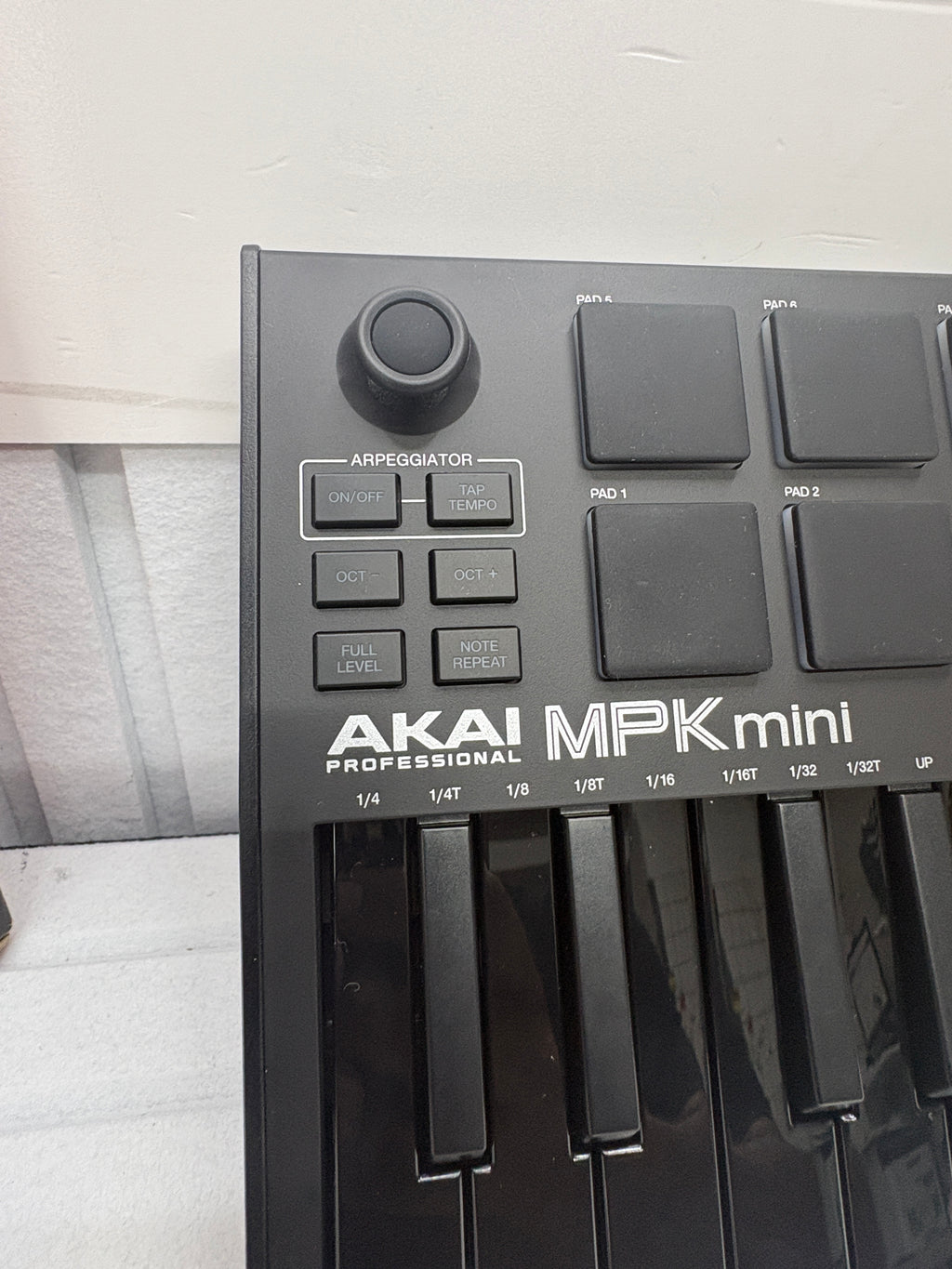 AKAI Professional MPK Mini MK2 MIDI Keyboard