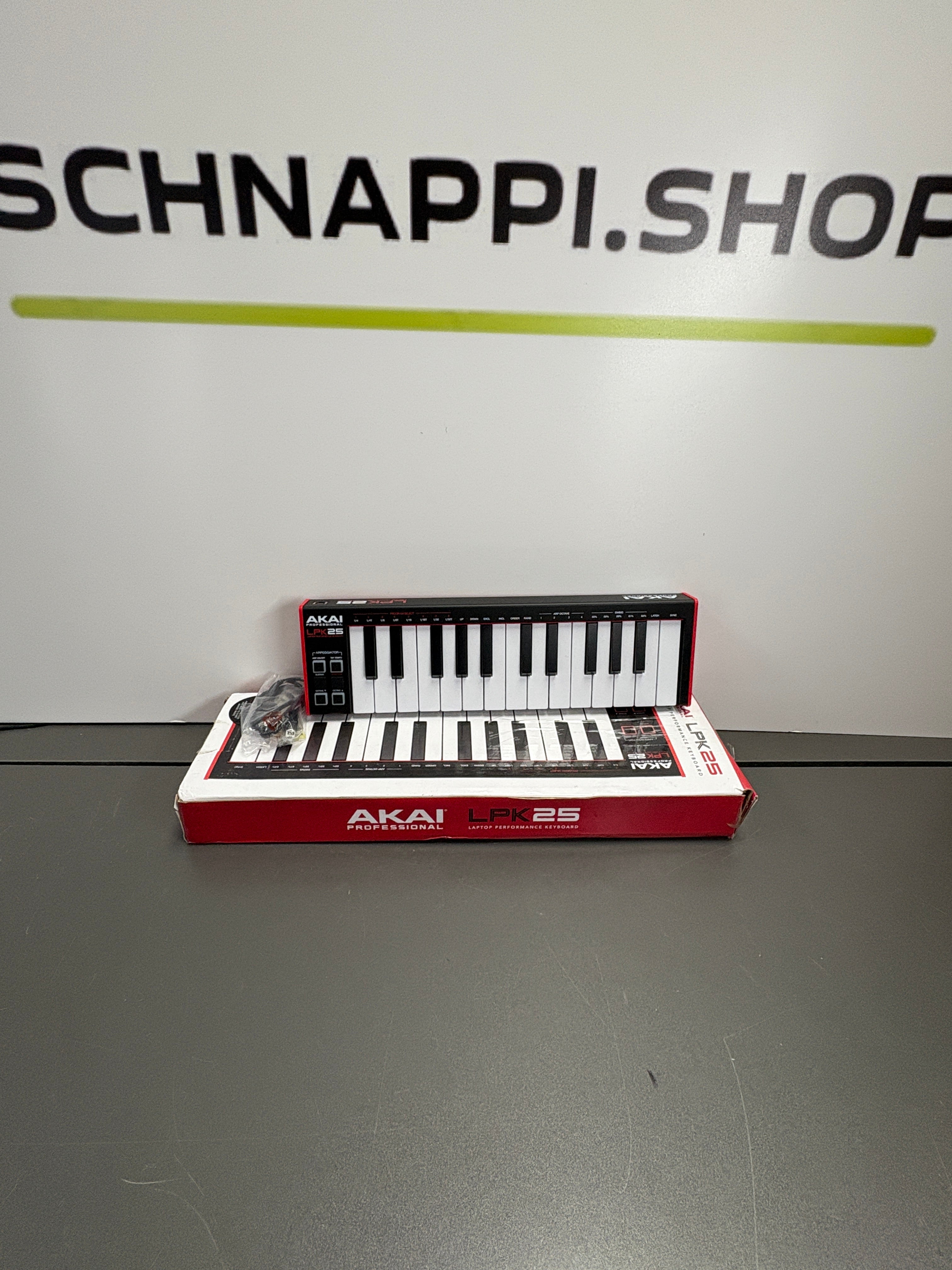 AKAI Professional LPK25 - USB MIDI Controller