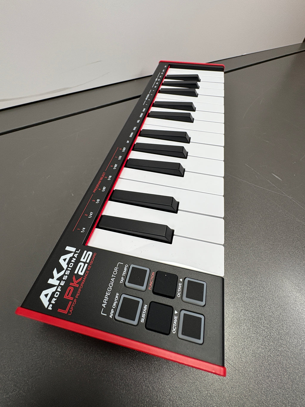 AKAI Professional LPK25 - USB MIDI Controller