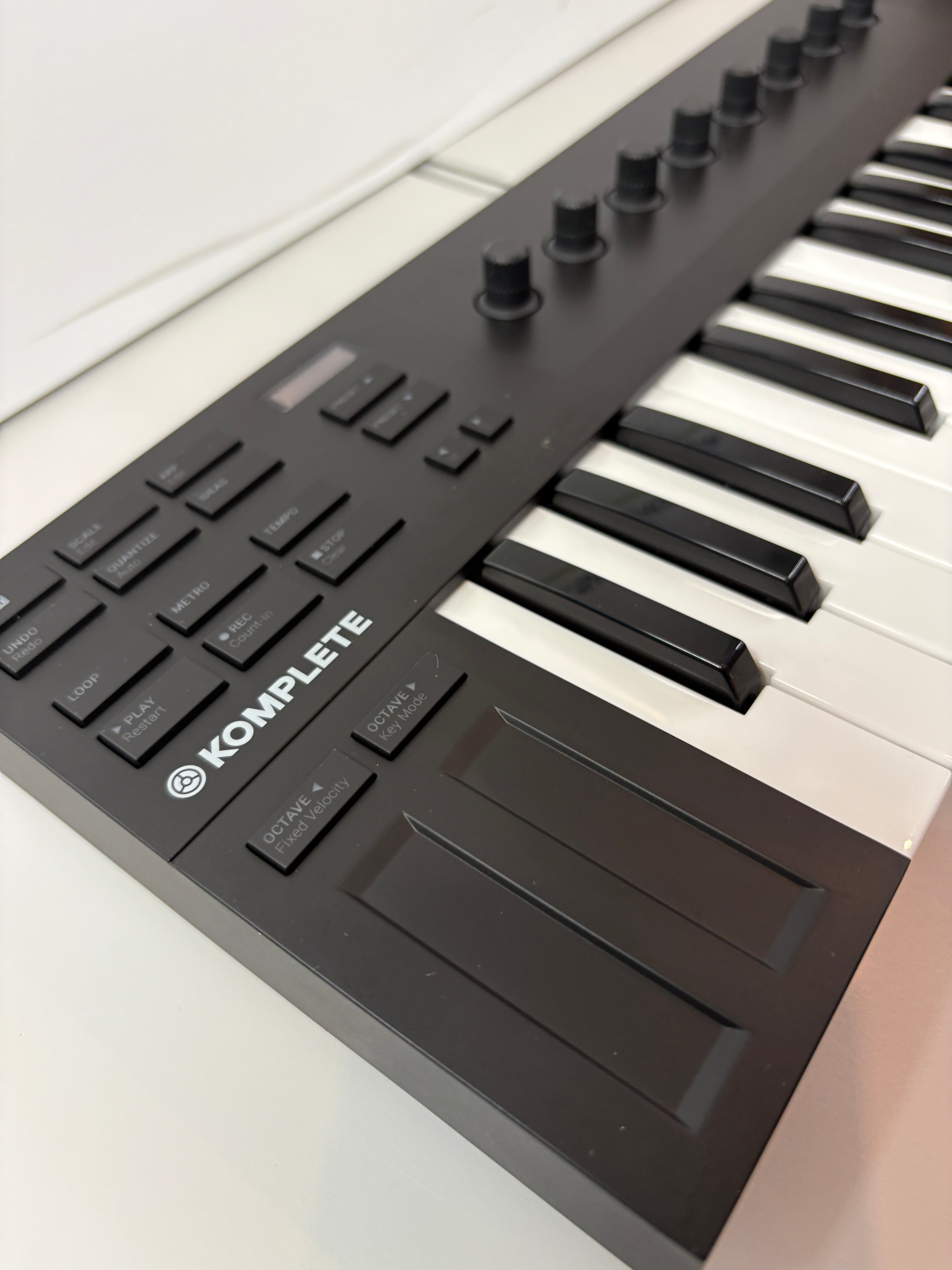 Native Instruments 26154 USB MIDI Controller