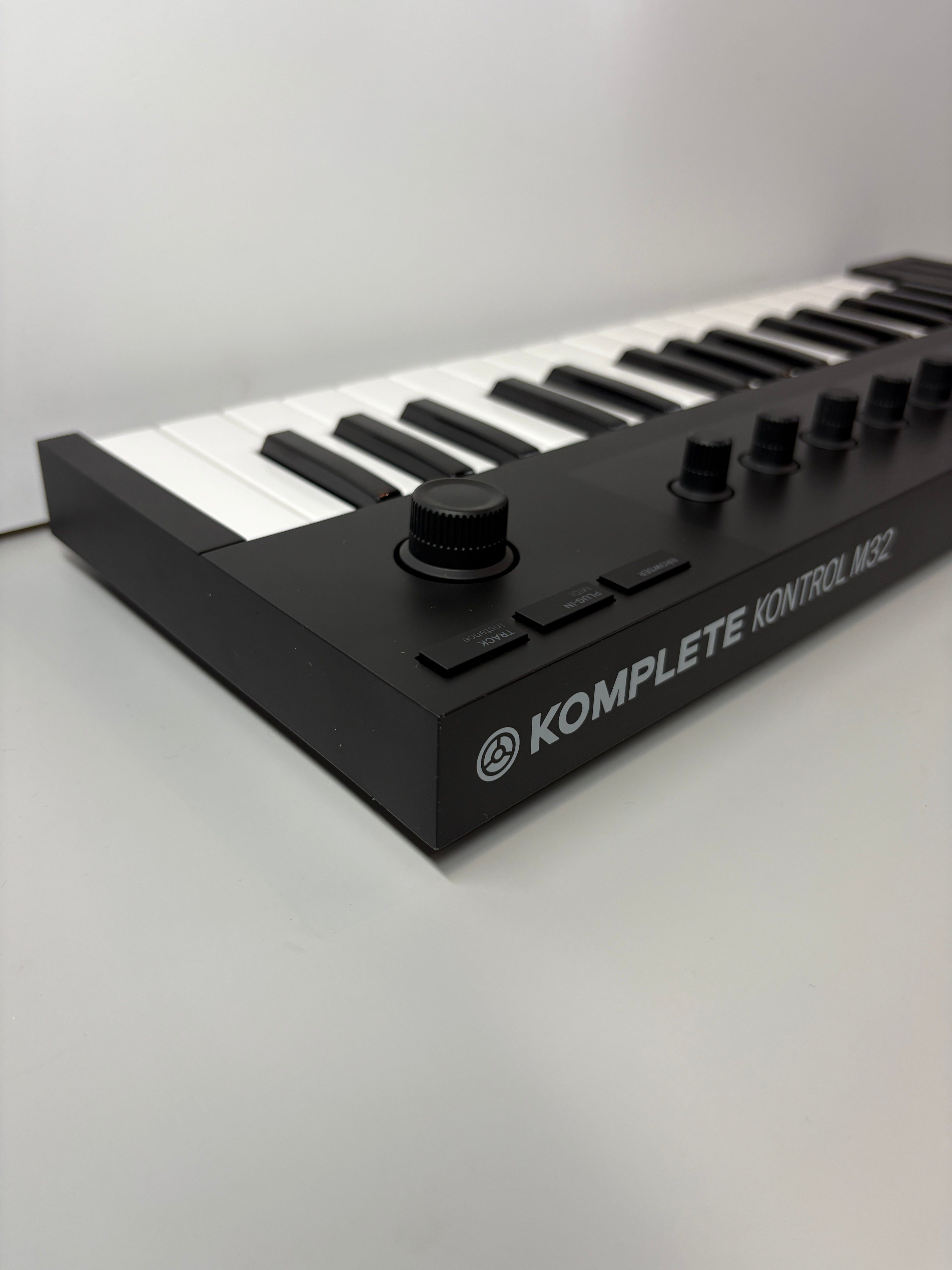 Native Instruments 26154 USB MIDI Controller