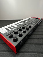 Akai MPK Mini Plus 37 Tasten MIDI Keyboard Controller