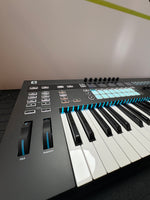 Novation 61SL MkIII 61-Key MIDI-Controller-Keyboard mit 49 Tasten
